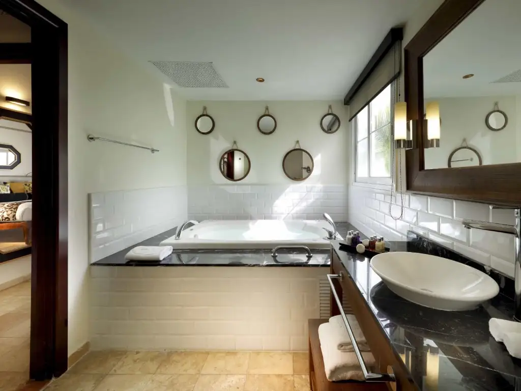 suite-beachfront-panoramic-ocean-views