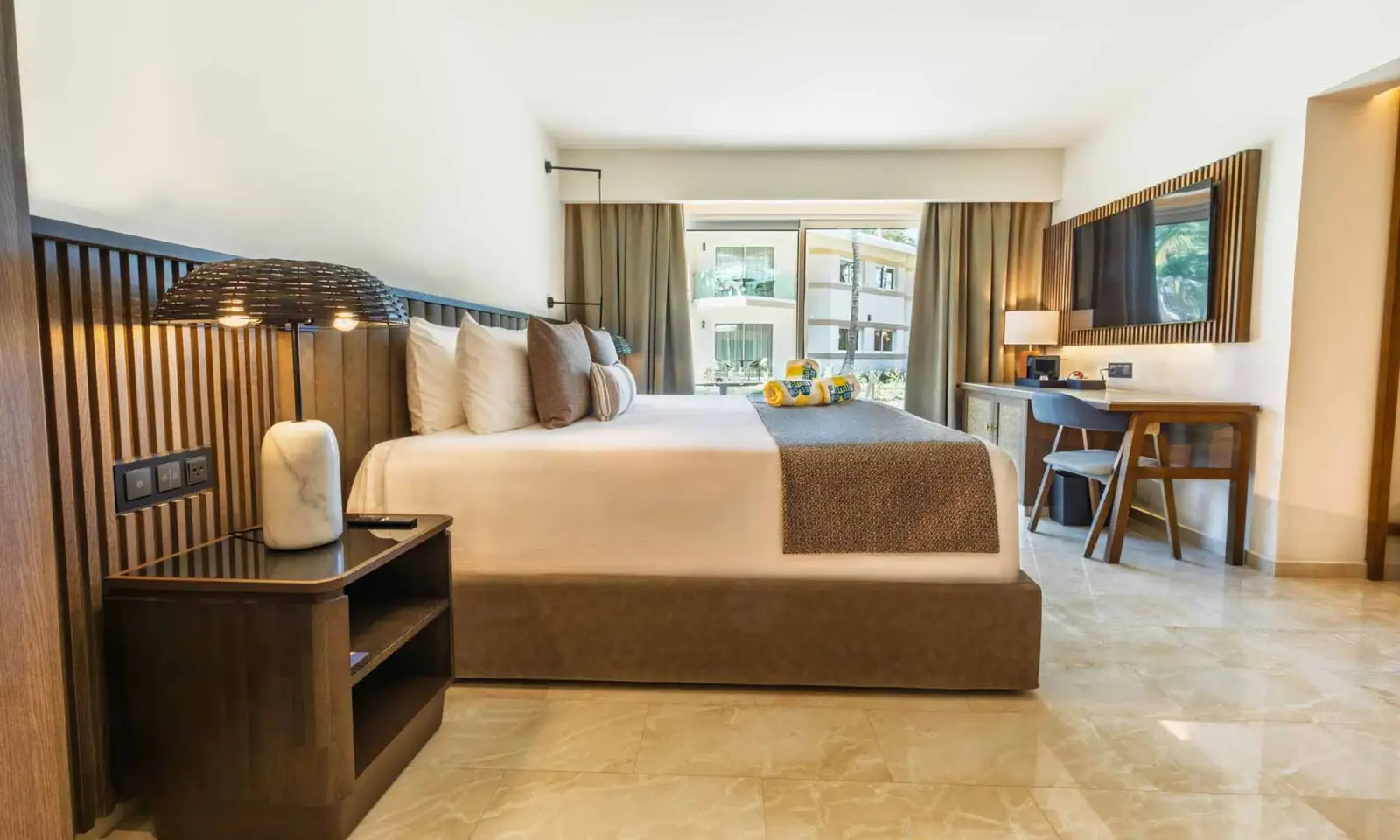 family-selection-superior-junior-suite-private-pool-4