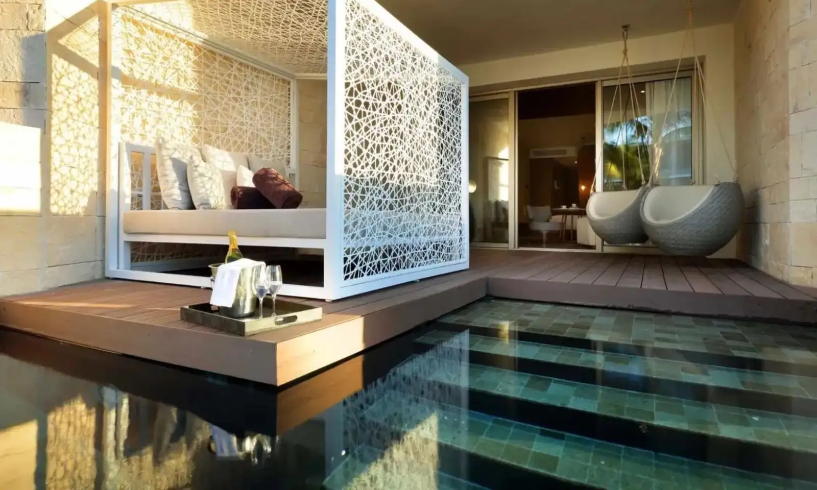 TRS-CORAL-JUNIOR-SUITE-SWIM-UP10