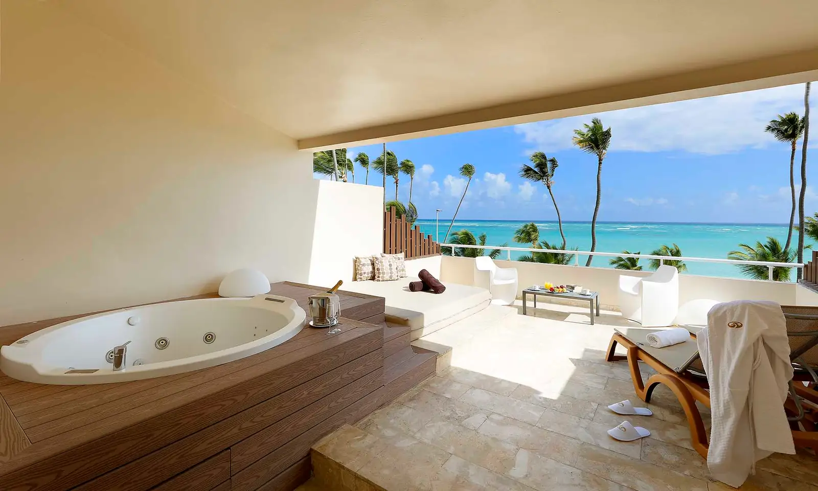 GP-BAVARO-SUITES-JUNIOR-SUITE-ROOFTOP-JACUZZI-TERRACE