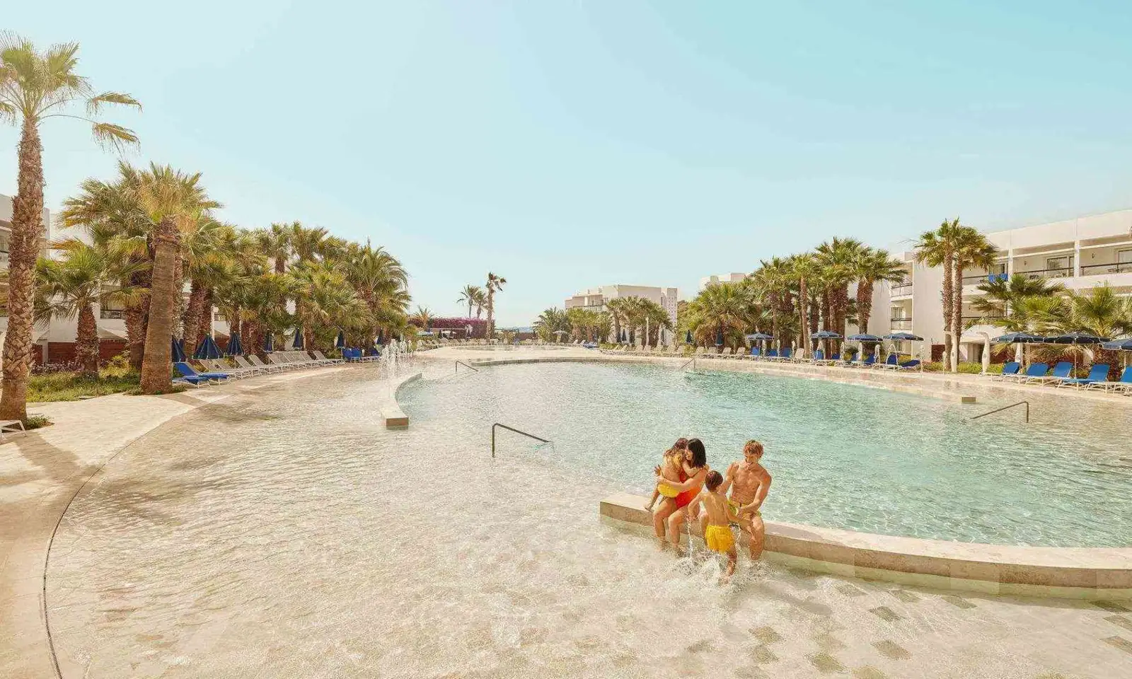 grand-palladium-select-palace-ibiza-piscina