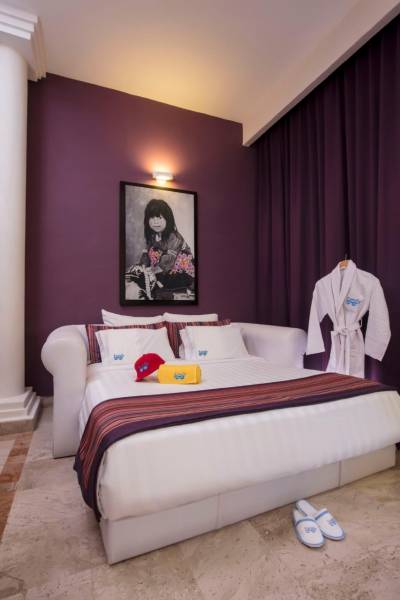 Rooms & suites