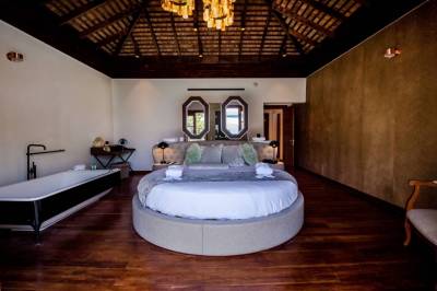 Rooms & suites