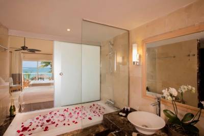 Rooms & suites