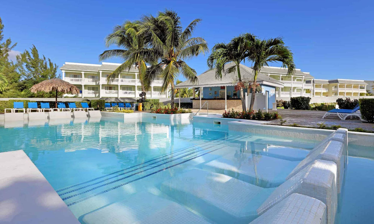 Grand_Palladium_Jamaica_Roselle_pool2