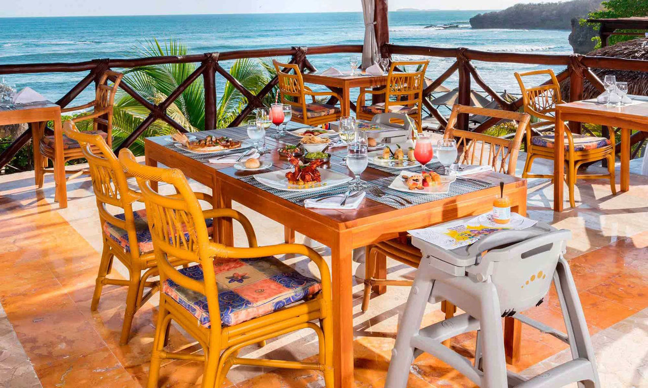 family-selection-grand-palladium-vallarta-restaurante-the-nest