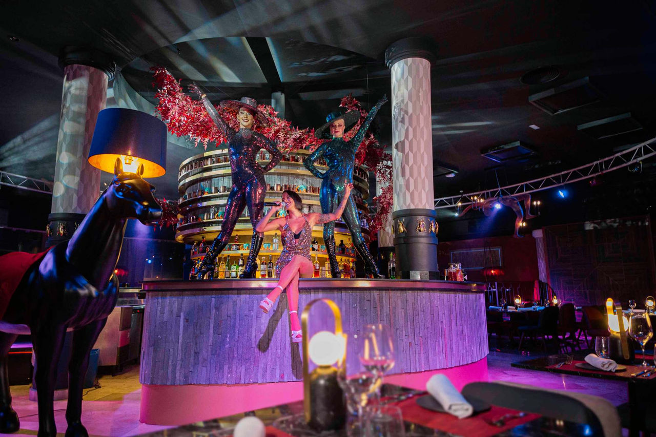 Espectáculo Palladium Travel Club Bravo Dinner & Dance Experience