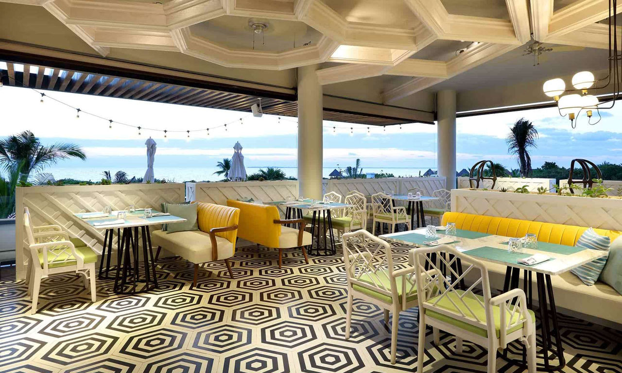 TRS-Coral-Hotel_Interior-del-restaurante-a-la-carta-Helios-beach-club