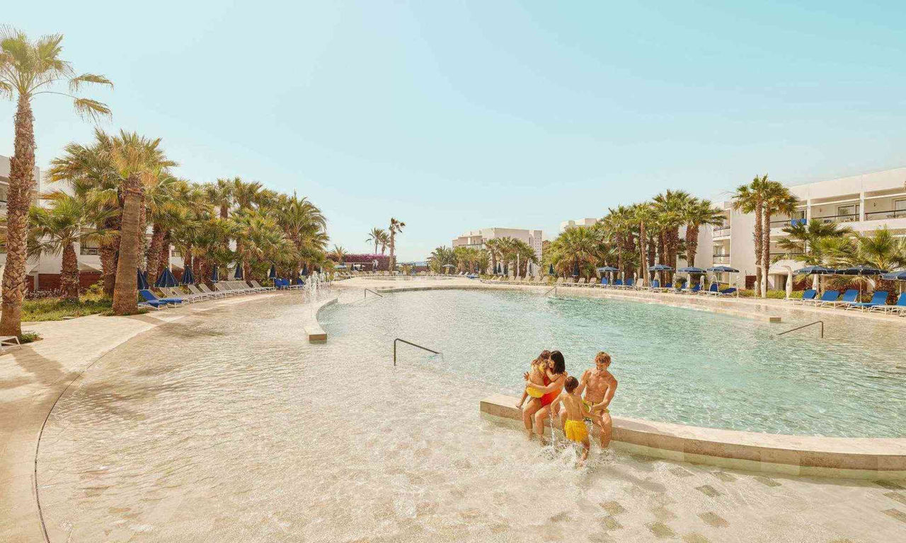 grand-palladium-select-palace-ibiza-piscina